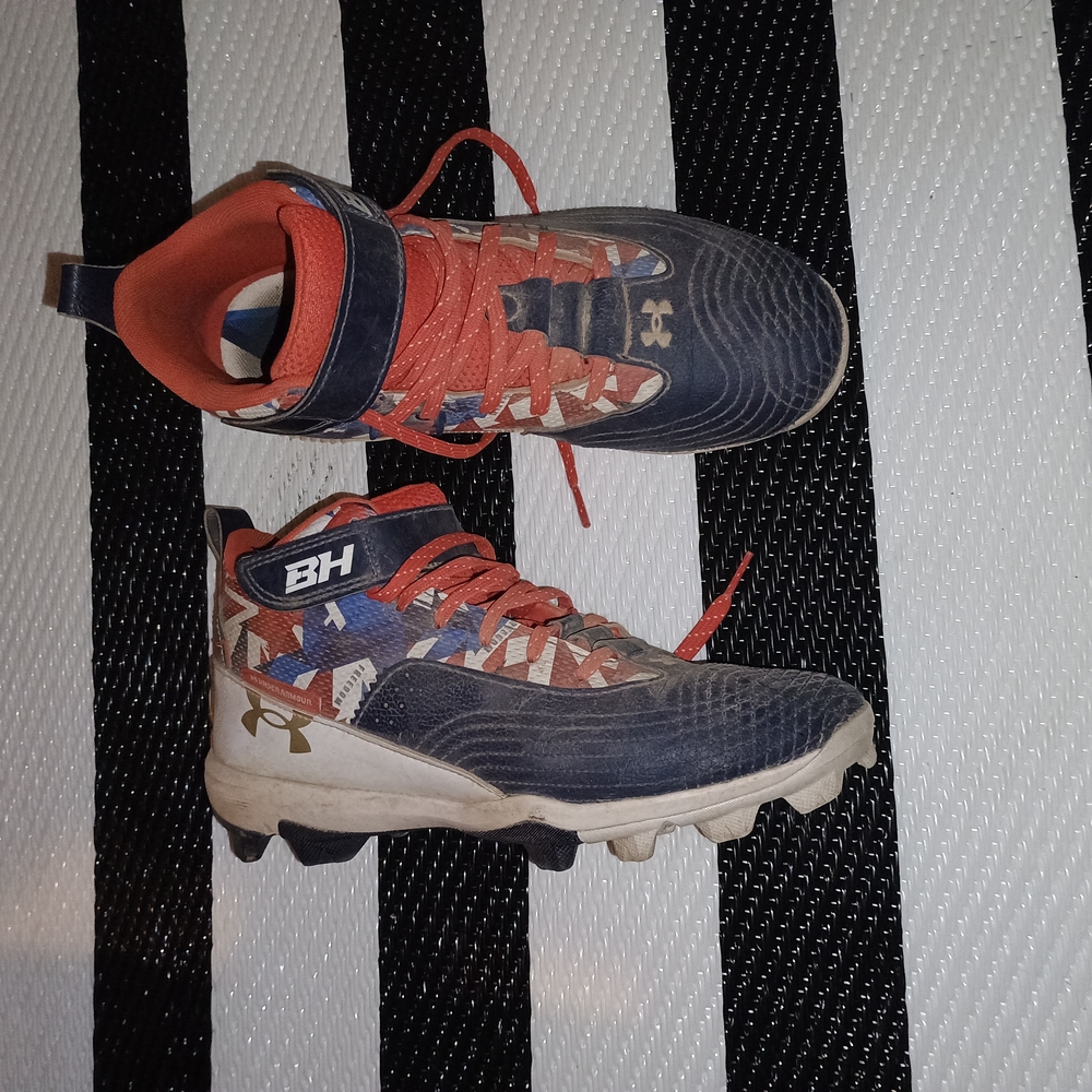 👗 (B3G1) Under Armour cleats